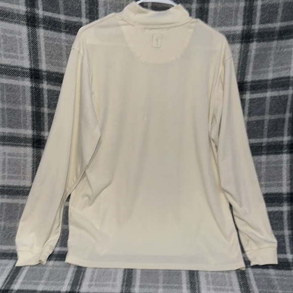 Performance sweater. - Picture 2 of 4